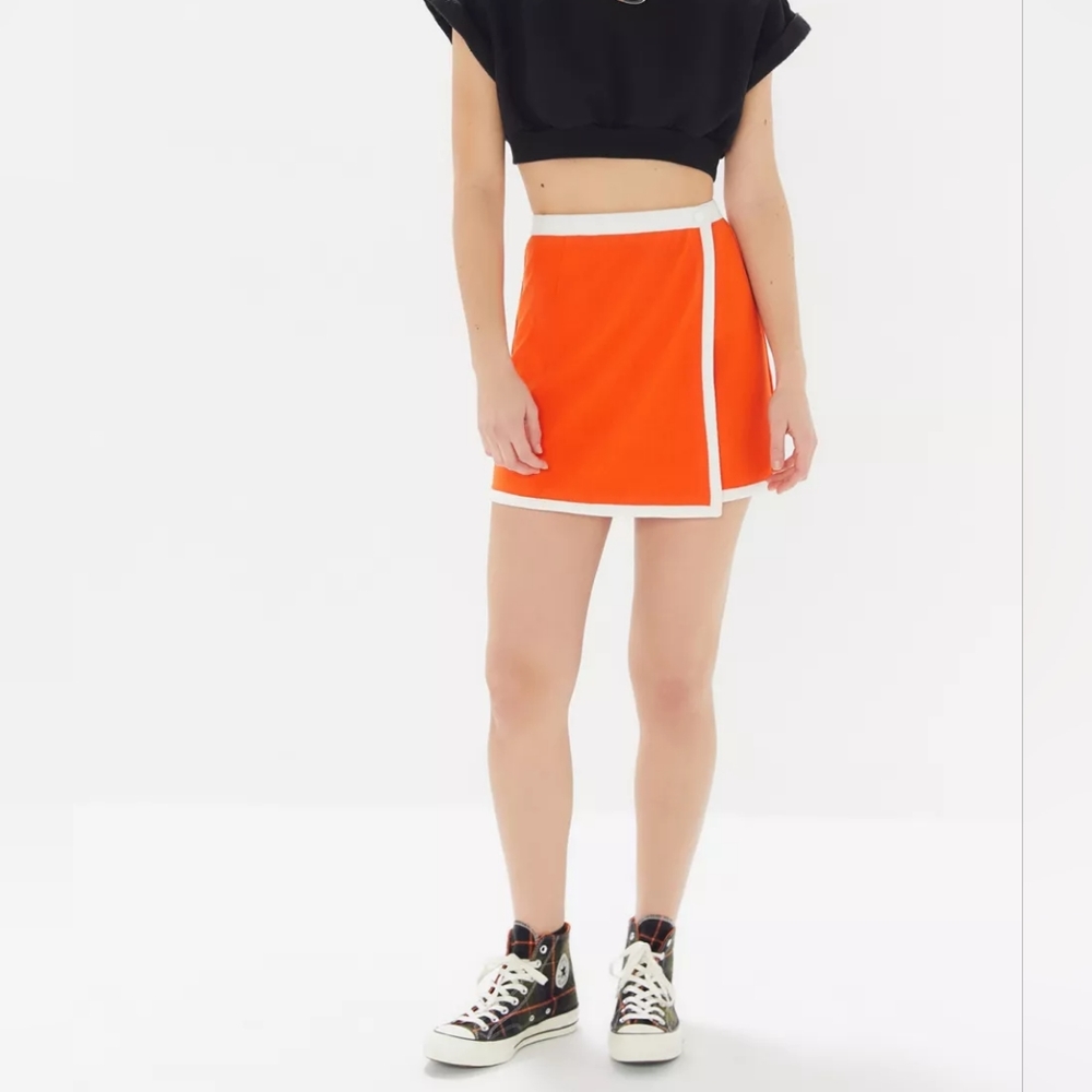 NWT UO Twiggy High-Rise Wrap Mini Skirt in Tangerine 🍊 (Sz M)